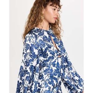 Mini-robe florale Holly par Significant Other, imprimé pochoir marine, taille 2, respirante, taille naturelle, robe de club de jour tendance - Product Image 2