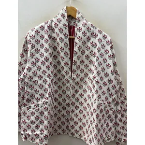 Chaqueta Acolchada Reversible de Pana Bagh con Bordado Floral de Rubíes Hecho a Mano, Estilo Bomber Holgado para Otoño-Invierno, Color Marfil Corto - Product Image 2