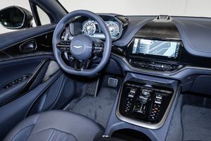 dbx 707 SUV AWD 2025, faible kilométrage, moteur silencieux, transmission automatique, éclairage LED panoramique, prêt à être expédié - Product Image 3
