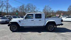 Jeep Gladiator Overland Pickup 4D 5 FT Automático 2020 - Product Image 2