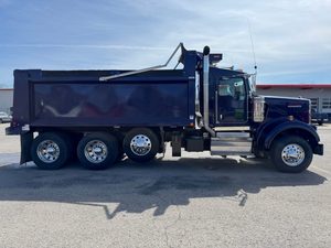 Camión Volquete Kenworth W900B Usado, de Tres Ejes, con Transmisión Automática Allison, en Venta, al Mejor Precio - Product Image 2