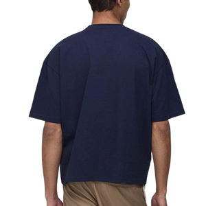 Camiseta de Cuello Redondo 100% Algodón OEM, Diseño Personalizado, Corte Cuadrado, 230 Gramos, Camiseta Oversize Estilo Urbano de Fábrica - Product Image 3