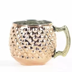 Tasse noire et dorée fabriquée à la main avec finition polie offrant une beauté intemporelle et une élégance quotidienne - Product Image 6