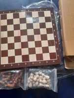 Produit sportif et de divertissement en bois, échiquier élégant et léger, taille standard pour les amateurs de stratégie, toutes saisons