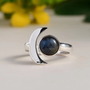 แหวนอาเกตมอสทรงรีทำด้วยมือมีลวดลายหินที่เป็นเอกลักษณ์ใส่สบายสำหรับการใช้งานแบบไม่เป็นทางการและเป็นทางการจากอินเดีย - Product Image 3