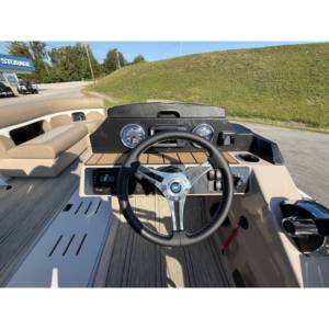 2026 Premier 230 Sunsation Angler 2PT Casco de Fibra de Vidrio Plateado Satinado Accesorios y Piezas a Gasolina - Product Image 1