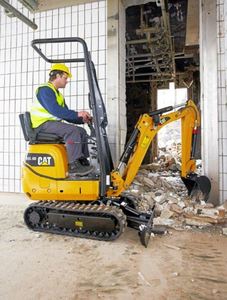 CAT 300 9D à vendre mini excavatrice compacte parfaite pour les espaces restreints performance fiable et faible consommation de carburant - Product Image 4