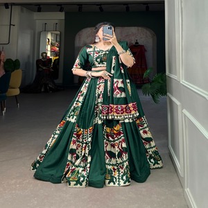 Nueva elegancia de rayón y seda estampada con Gota Patti y encaje de cauri Lehenga Choli Indian Expoert y suministro al precio más bajo - Product Image 1