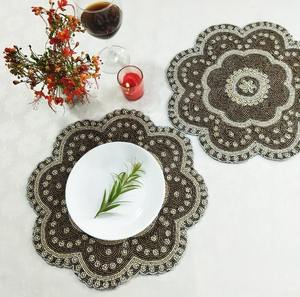 Mantel Individual Hecho a Mano con Cuentas, Decoración de Mesa de Comedor Inspirada en los Maasai Africanos - Product Image 6