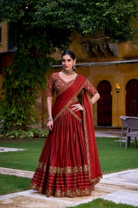 Designer élégant Lehenga Choli avec paillettes et broderie de fil parfait pour les mariages et occasions spéciales - Product Image 2