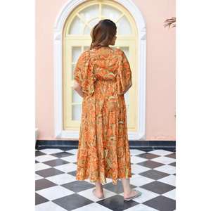 Robe maxi de style kaftan imprimée pour femmes avec col en V Silhouette fluide Robe bohème ethnique pour l'été - Product Image 4