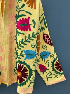 Veste courte en coton indien Suzani brodée à la main Veste de style vintage pour femmes Veste authentique Suzani brodée à la main Boho - Product Image 3