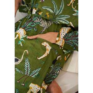 Robe de plage Jungle Joy Green pour ajouter du plaisir et du style à vos vacances à la plage - Product Image 2