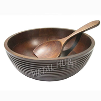 Handgefertigte Holzschüssel mit Löffel Minimalistisches Design für Salat-Servieren und Wohndekoration