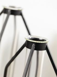 Vase à fleurs en métal en fil de fer noir avec support de plantes en tube de verre pour la décoration de jardin à la maison - Product Image 3