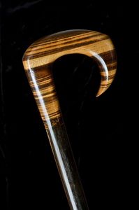 ไม้เท้าเรซินไม้กันลื่นใส่สบายพร้อมที่จับแข็งแรงหลายรูปทรงสำหรับคนสูงอายุที่ฟื้นฟู - Product Image 2