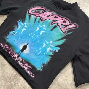 Camiseta Oversize Corta y Cuadrada para Hombre, de Felpa Francesa de 300 Gsm, con Cuello Grueso, Efecto Desgastado Ácido, Pedrería y Estampado DTG/Serigrafía - Product Image 1