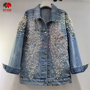 Veste en jean pour femme avec boutons sur le devant, col classique et finition en tissu denim de haute qualité - Product Image 1