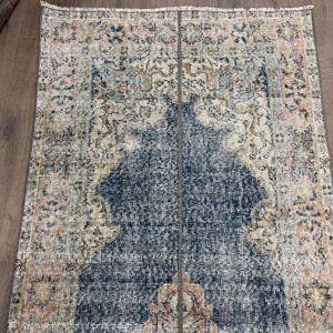 Alfombra Turca Vintage con Acentos Florales Azules, 2.8x6.6 pies, de Lana - Product Image 4