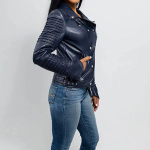 Hecho para capas y calidez ligera, esta chaqueta de cuero genuino aerodinámico para mujer se adapta a cada atuendo y temporada - Product Image 4