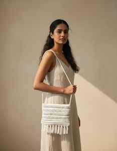 Sac à bandoulière pour femme en coton écologique fait main par Craftstages International, broderie décontractée, motif, fermeture éclair, 3L+ - Product Image 2