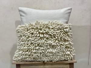 Funda de cojín de estilo marroquí de lujo hecha a mano, almohada de lana de colores étnicos y cojín de suelo con borlas para uso doméstico o hotelero - Product Image 4