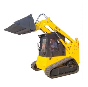 Chargeuse compacte robuste TS100 conçue avec un châssis à chenilles larges en caoutchouc, commandes manuelles et hauteur de déchargement de 126 pouces. - Product Image 1