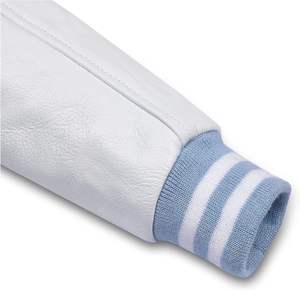 Chaqueta Varsity Personalizable para Hombre, Estilo Letterman, de Lana y Cuero, Color Azul Cielo, con Cuello Redondo, Transpirable, con Logotipo Personalizado - Product Image 6