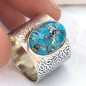 Iroc-bagues bohémiennes en argent mojave turquoise, bijoux ovales à texture antique en argent fait à la main - Product Image 2