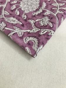 Tela de algodón étnica india con estampado floral a mano sobre base morada - Product Image 4