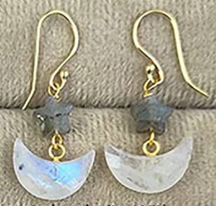 ลาบราดอไรต์ประดับพลอยสีรุ้ง