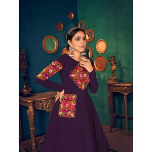 Robe de soirée en georgette spectaculaire avec des motifs de miroir et de perles violets, tenue de fête - Product Image 2