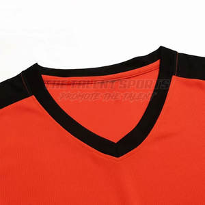 Uniforme de basket-ball durable pour hommes avec tissu doux au toucher et coutures durables, coupe moderne - Product Image 2