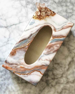 Boîte à mouchoirs élégante en résine florale Accessoire de vaisselle de salle à manger simplement conçu pour offrir des cadeaux par Tradebit - Product Image 2