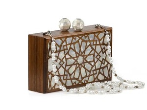 Incrustation de nacre faite à la main et pochette brodée Un cadeau de mariage personnalisé unique pour les mariées arabes - Product Image 5