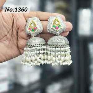 Boucles d'oreilles rétro en forme de goutte avec perles incrustées et strass, pompon bohème en forme de cloche pour femme, en alliage, bijoux tendance - Product Image 1