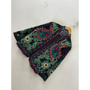Blusa con Cuello Mandarín Bordada a Mano con Flores, de Algodón Negro Tejido, Manga Larga, para Otoño - Product Image 1