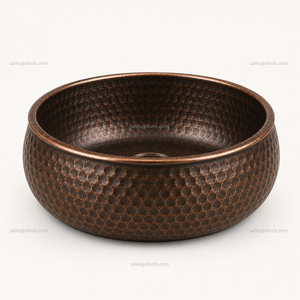 DIVRIS Lavabo en cuivre martelé fait main, rond, à cuve unique, à poser sur comptoir, finition mate rustique avec robinet à valve en laiton DRC-2024 - Product Image 1