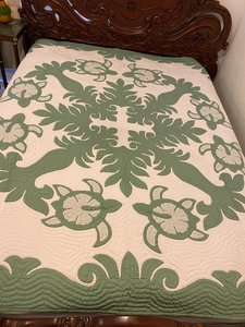 COURTEPOINTE FINIE de style hawaïen traditionnel-Vert et blanc-Courtepointes tissées à la main cousues à la main de taille King avec broderie complexe - Product Image 3