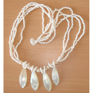 Collar de Cuentas de Concha Blanca con Motivo Floral para Regalo, Joyería de Conchas Marinas - Product Image 1