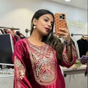 Último diseñador Ropa étnica tradicional Ropa de fiesta Terciopelo viscosa pesado con bordado de cordones de secuencia pesada Top y pantalón de trabajo - Product Image 1