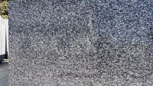 แผ่นหินแกรนิตคริสตัลสีฟ้ารูปแบบการออกแบบที่ทันสมัยแบบขัดขนาดใหญ่โครงการกระเบื้องปูพื้นสำหรับใช้ในเชิงพาณิชย์ส่งออกอินเดีย - Product Image 3