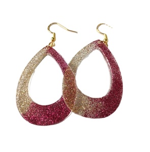 Boucles d'oreilles en résine de luxe Boucles d'oreilles en résine pendentif classique Taille de conception personnalisée colorée avec la meilleure qualité de l'Inde - Product Image 1