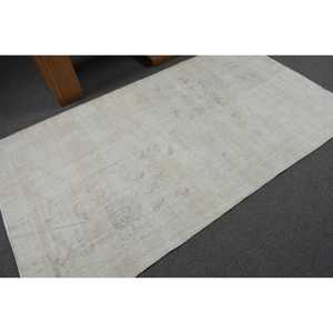 Tapis vintage 4,4x7,8 pi (135x238 cm), tapis persan turc blanc - Product Image 2
