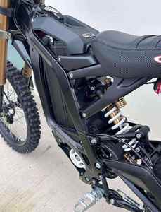 Envío Rápido Surron Ultra Bee HP Carbon MOTOCICLETA ELÉCTRICA DE CROSS En Stock Negra 21kw Turbo 74v/60ah Entrega a Domicilio - Product Image 3