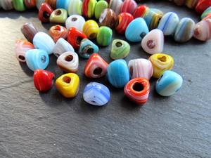 ลูกปัดแก้วลายหินอ่อนทรงสามเหลี่ยมทำด้วยมืองานช่างฝีมือขายส่งจำนวนมากสำหรับทำเครื่องประดับตกแต่งงานโคมไฟคริสตัล - Product Image 2