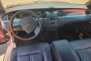 Offre exceptionnelle : Lincoln Town Car Signature L 2008, prêt à être expédié - Product Image 2