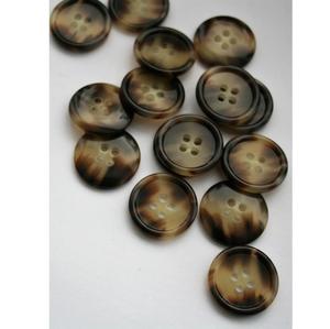 Botones Hechos a Mano Ecológicos de Cuerno de Buey de Color Natural con 4 Agujeros para Prendas de Lujo - Product Image 3