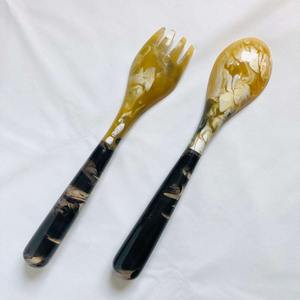 Ensemble de fourchettes et de cuillères en résine faites à la main, vaisselle de table de cuisine, service durable et coloré, artisanat design, passe au lave-vaisselle, cadeau pour la maison - Product Image 2