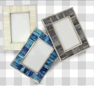 Marco de Fotos Contemporáneo Geométrico Blanco y Marrón con Incrustaciones de Resina y Madera, Diseño Moderno y Elegante para Decoración de Sala de Estar - Product Image 4